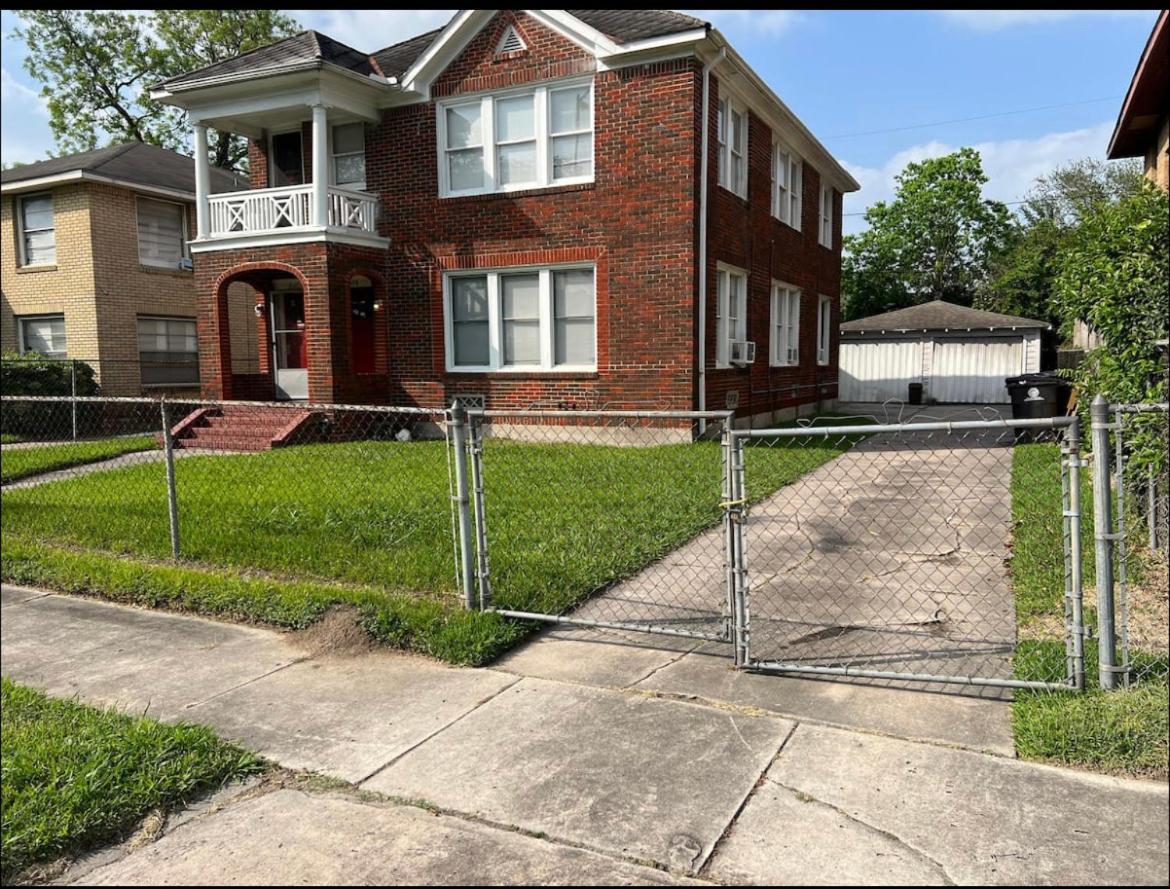 2Nd Level Duplex, Downtown Houston Near Toyota Center, Smoking Allowed On Balcony! Apartment Exterior photo